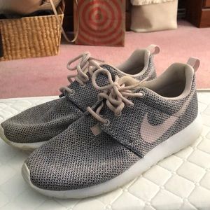 Nike roshes